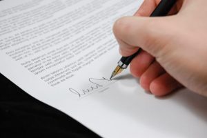 celebrity estate planning, image of hand signing a document